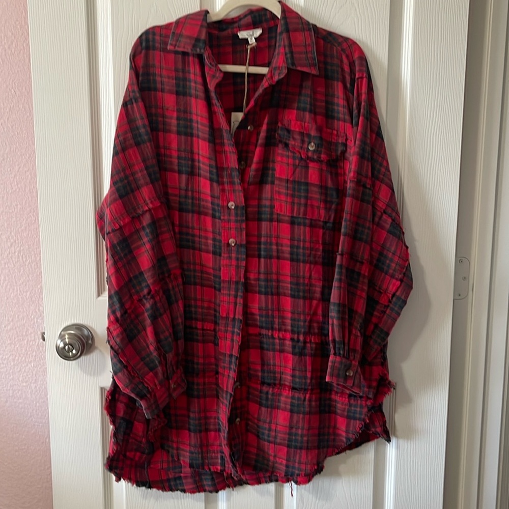 Easel size medium oversized button up flannel. Has Bubble sleeves
